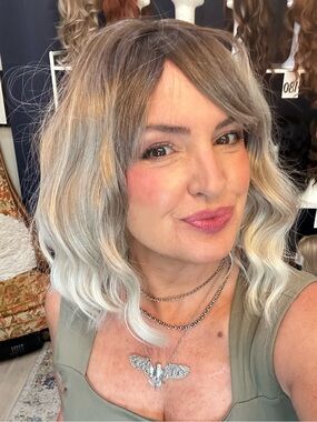357 13” Rooted Platinum blonde wavy bob
Synthetic Wig